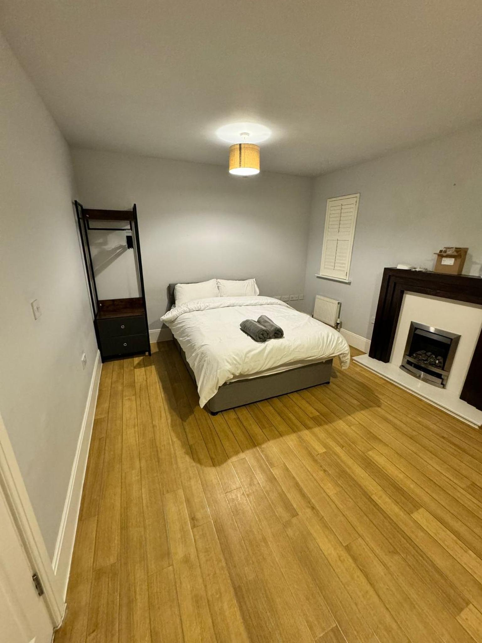 4BR 2BATH Home in Colchester Perfect for Big Group