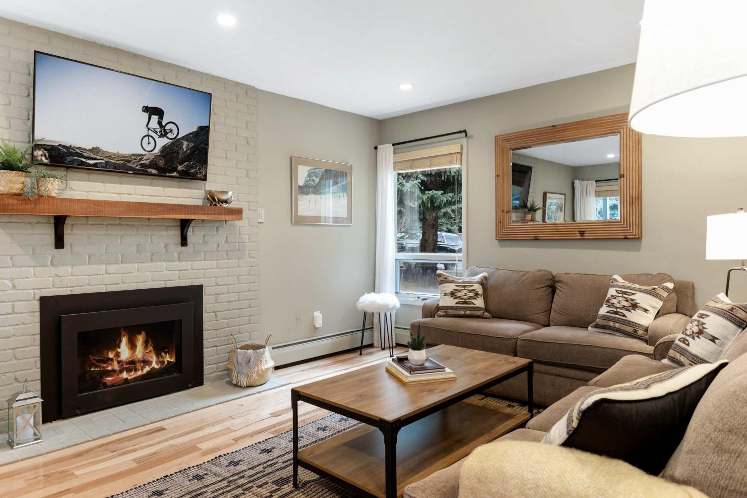 Cozy Vail Condo with Fireplace Close to Ski Lifts view 5