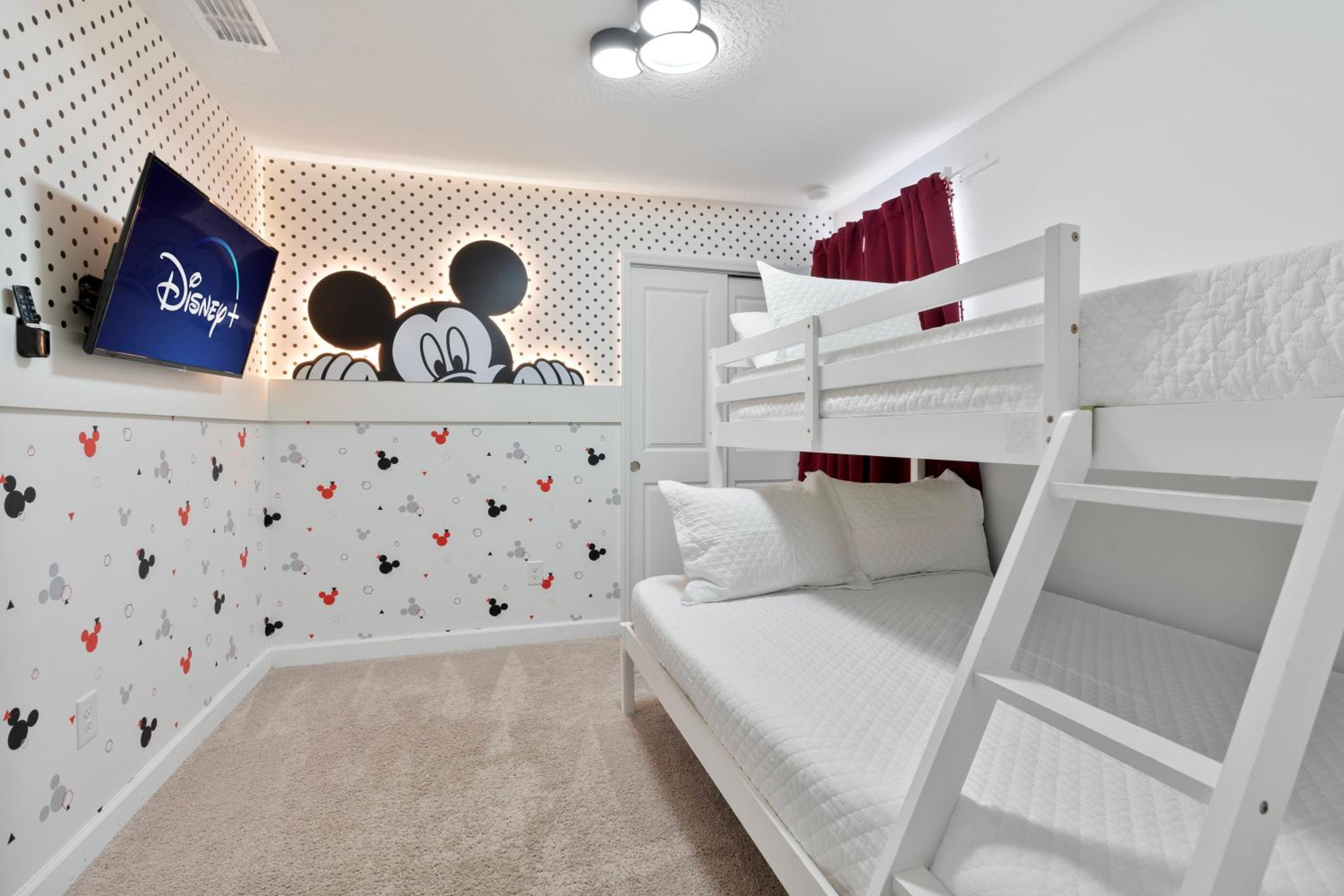 Luxury Villa 5BedroomsPool- 4 miles from Disney