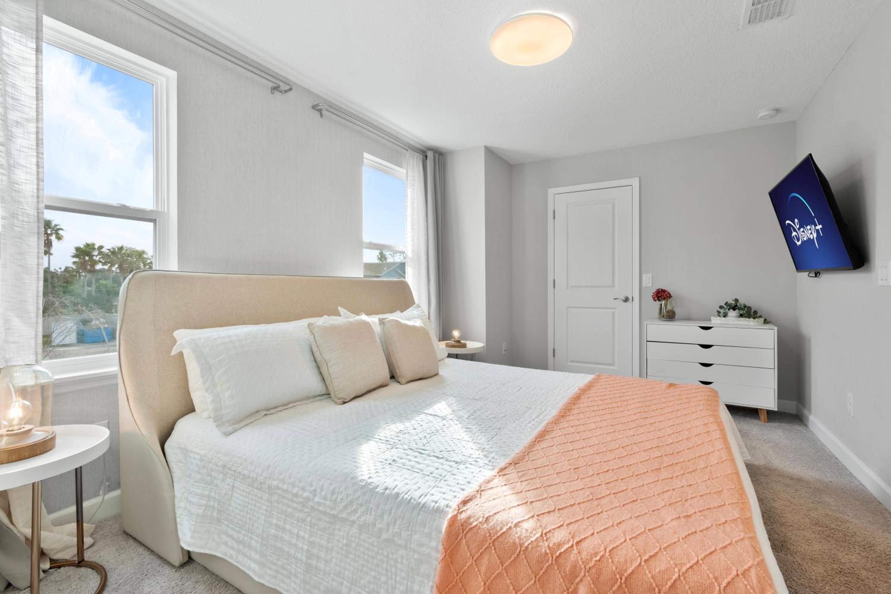 Luxury Villa 5BedroomsPool- 4 miles from Disney