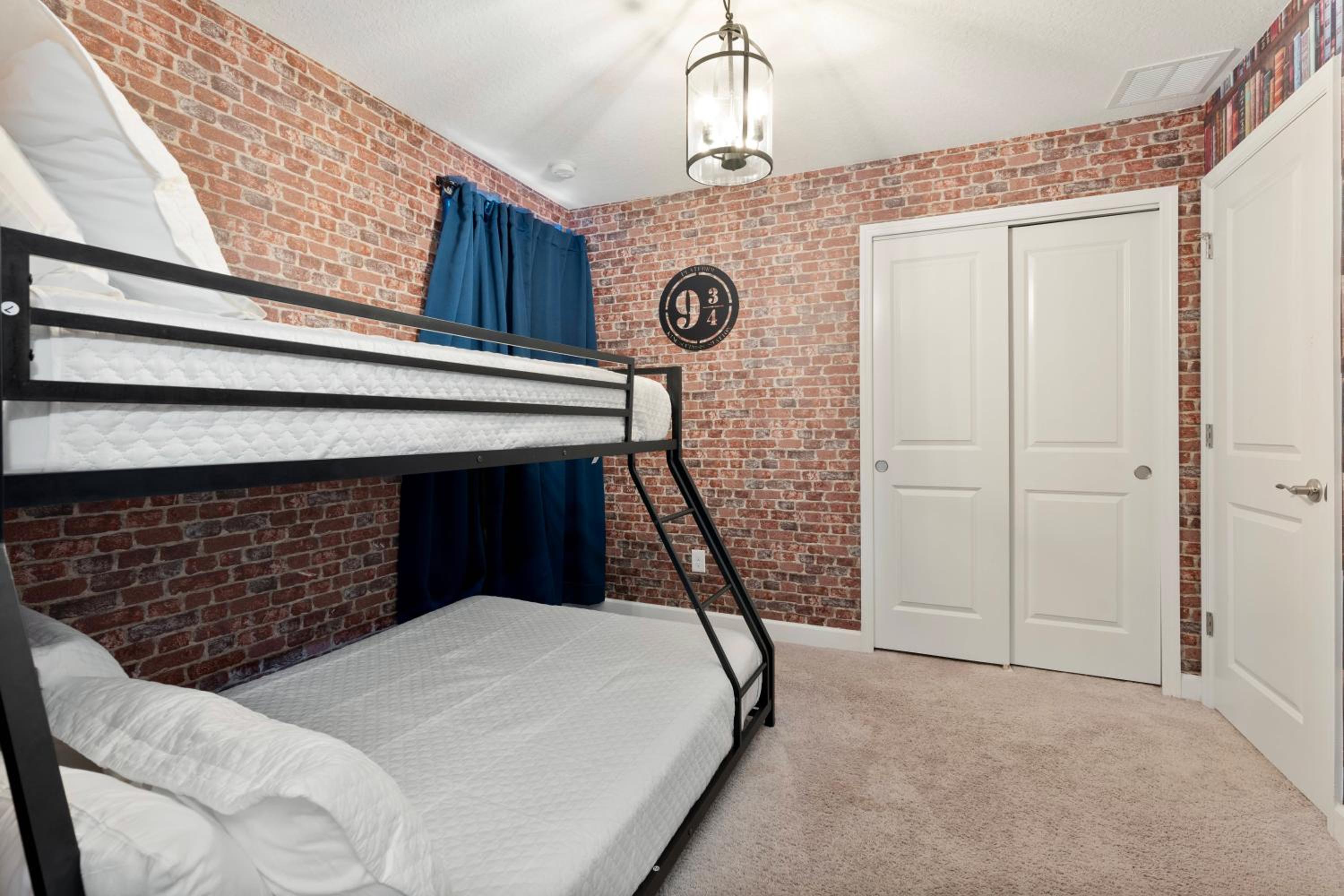 Luxury Villa 5BedroomsPool- 4 miles from Disney