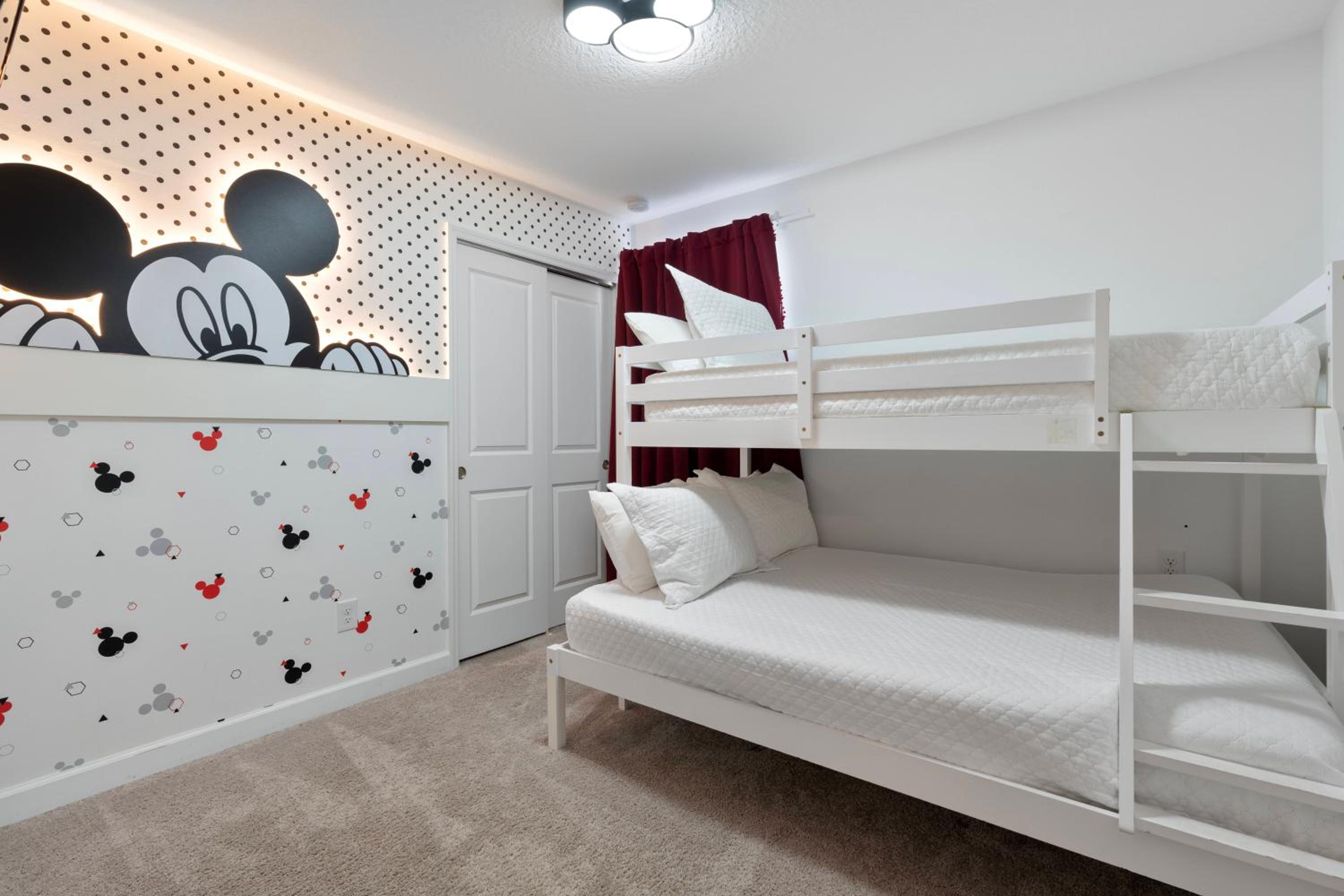 Luxury Villa 5BedroomsPool- 4 miles from Disney