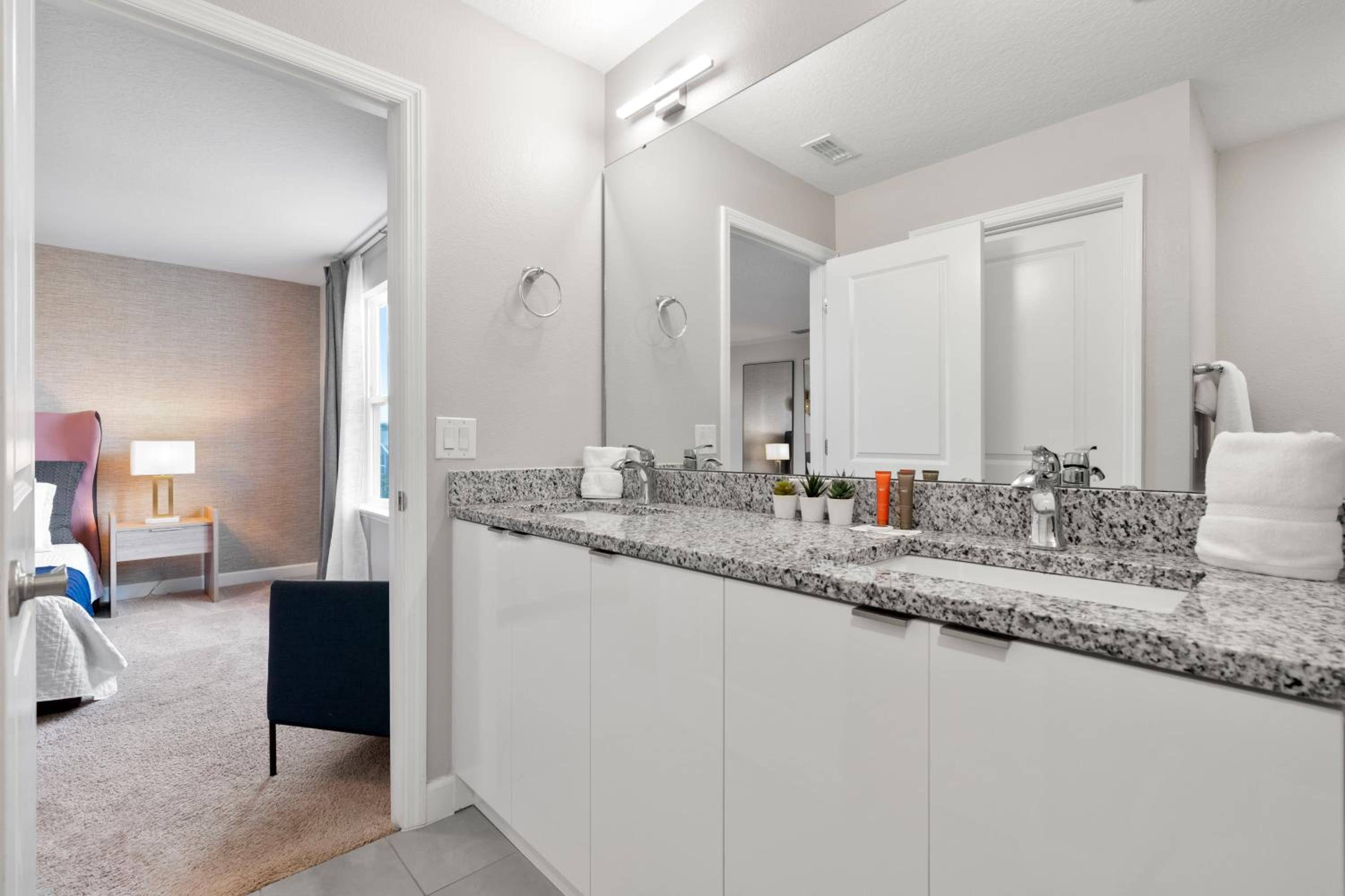 Luxury Villa 5BedroomsPool- 4 miles from Disney