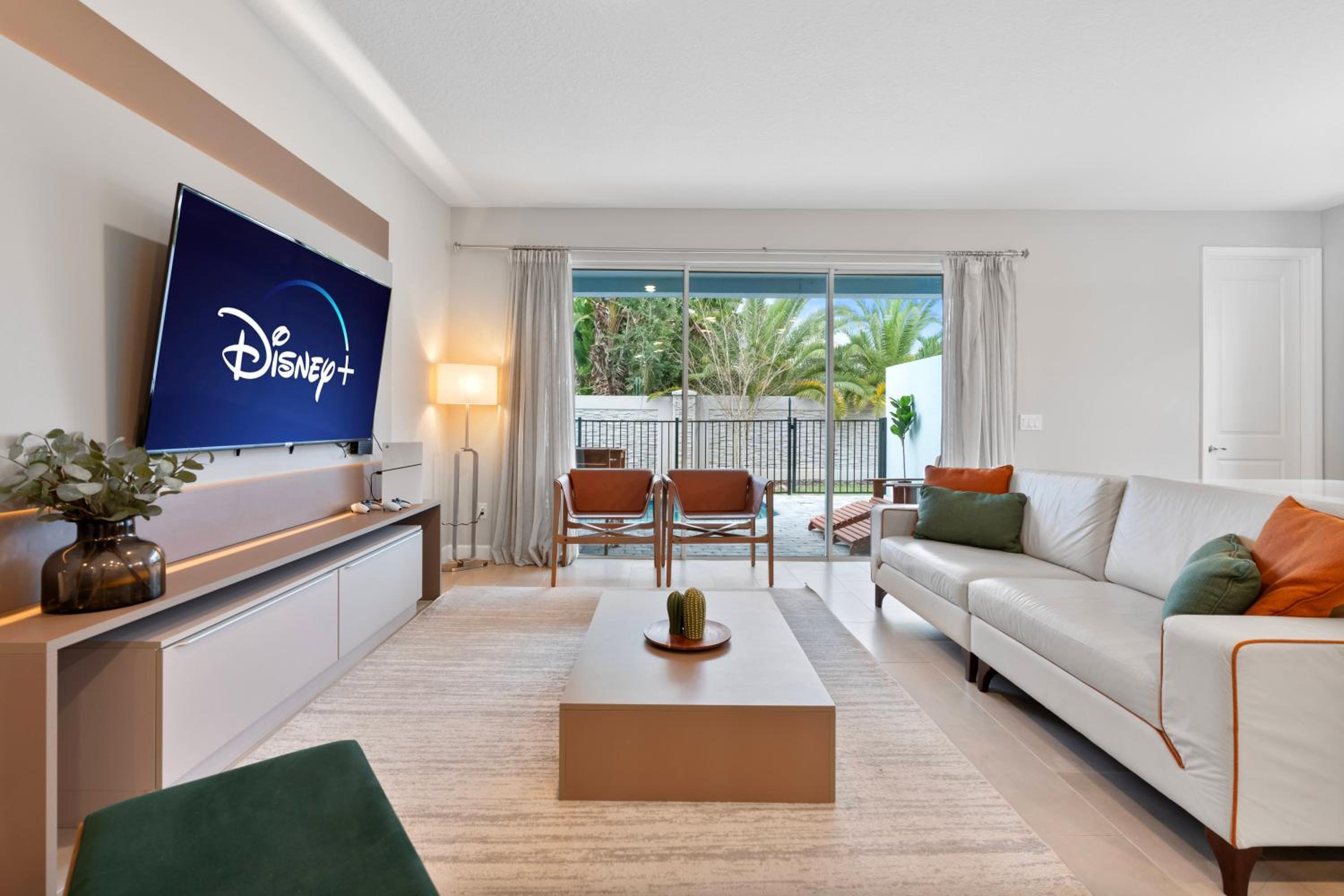 Luxury Villa 5BedroomsPool- 4 miles from Disney