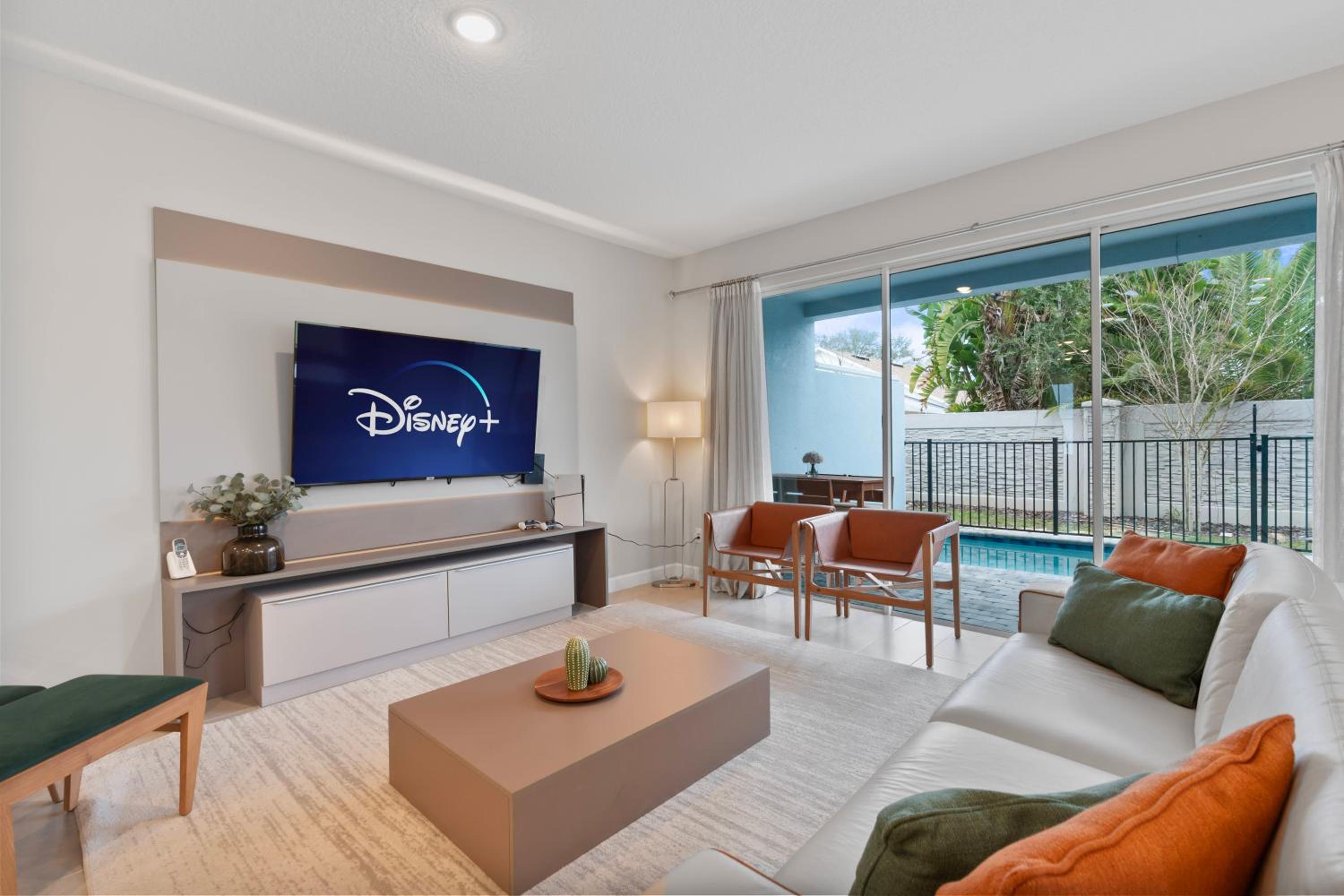 Luxury Villa 5BedroomsPool- 4 miles from Disney
