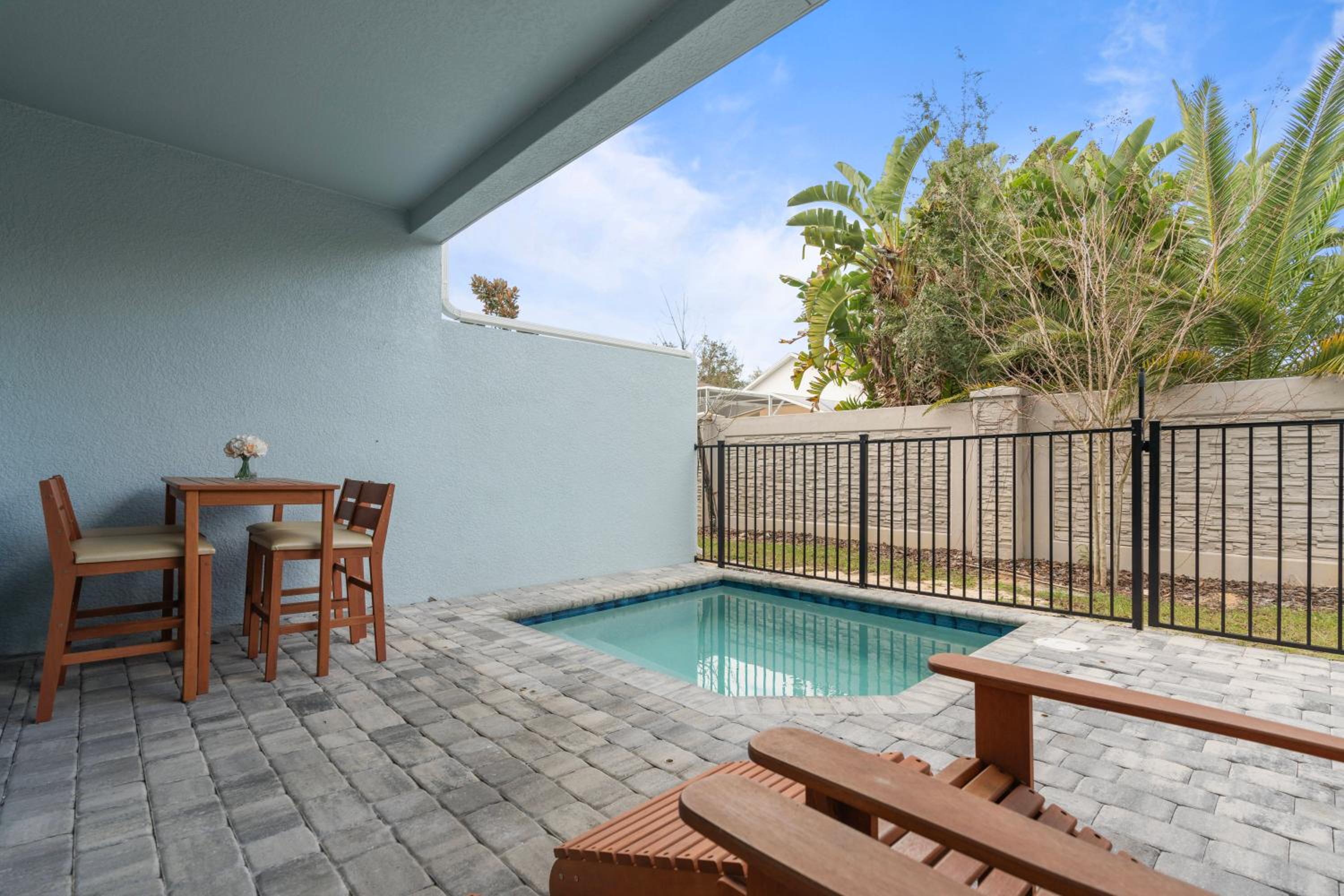 Luxury Villa 5BedroomsPool- 4 miles from Disney