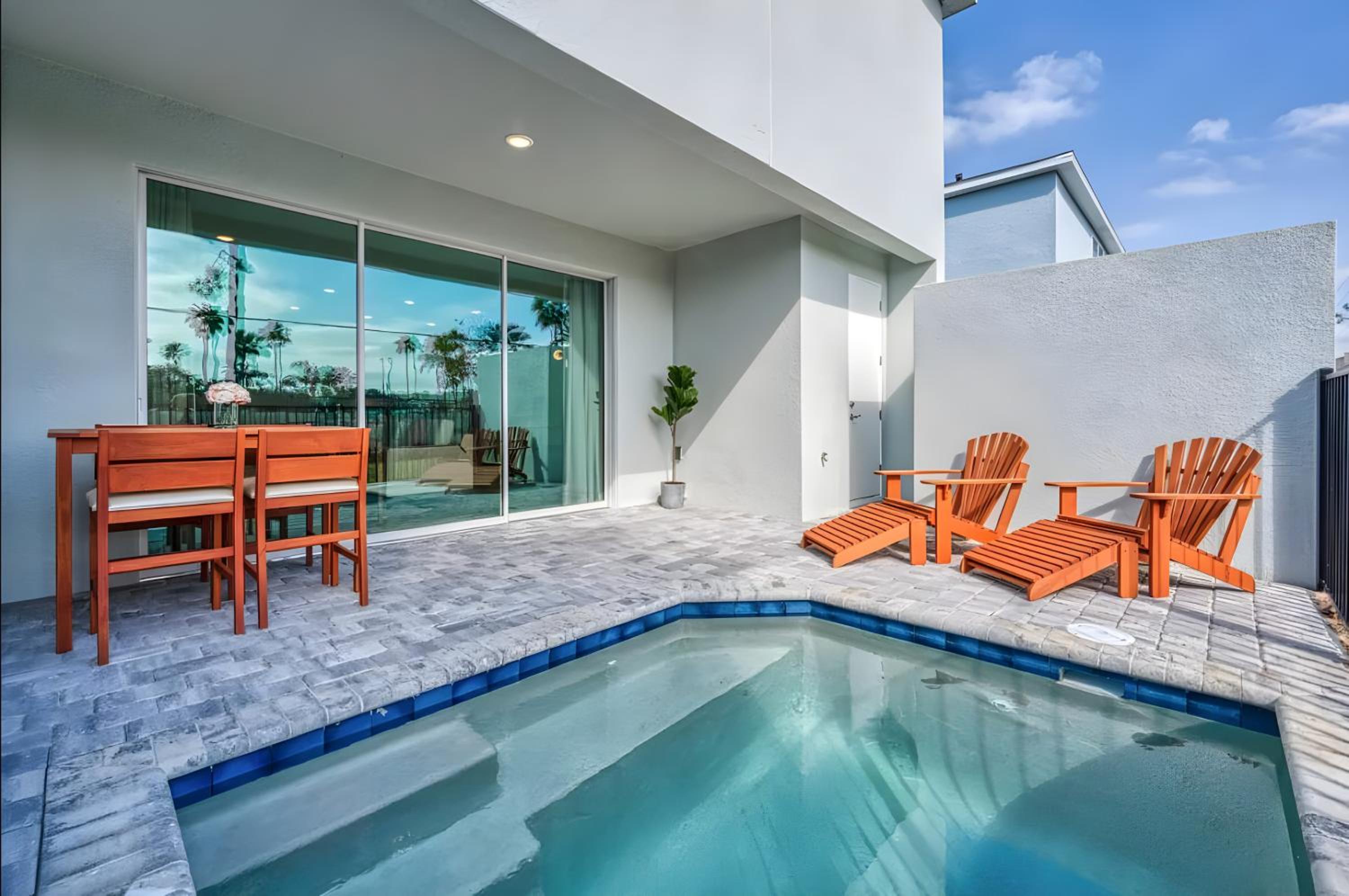 Luxury Villa 5BedroomsPool- 4 miles from Disney
