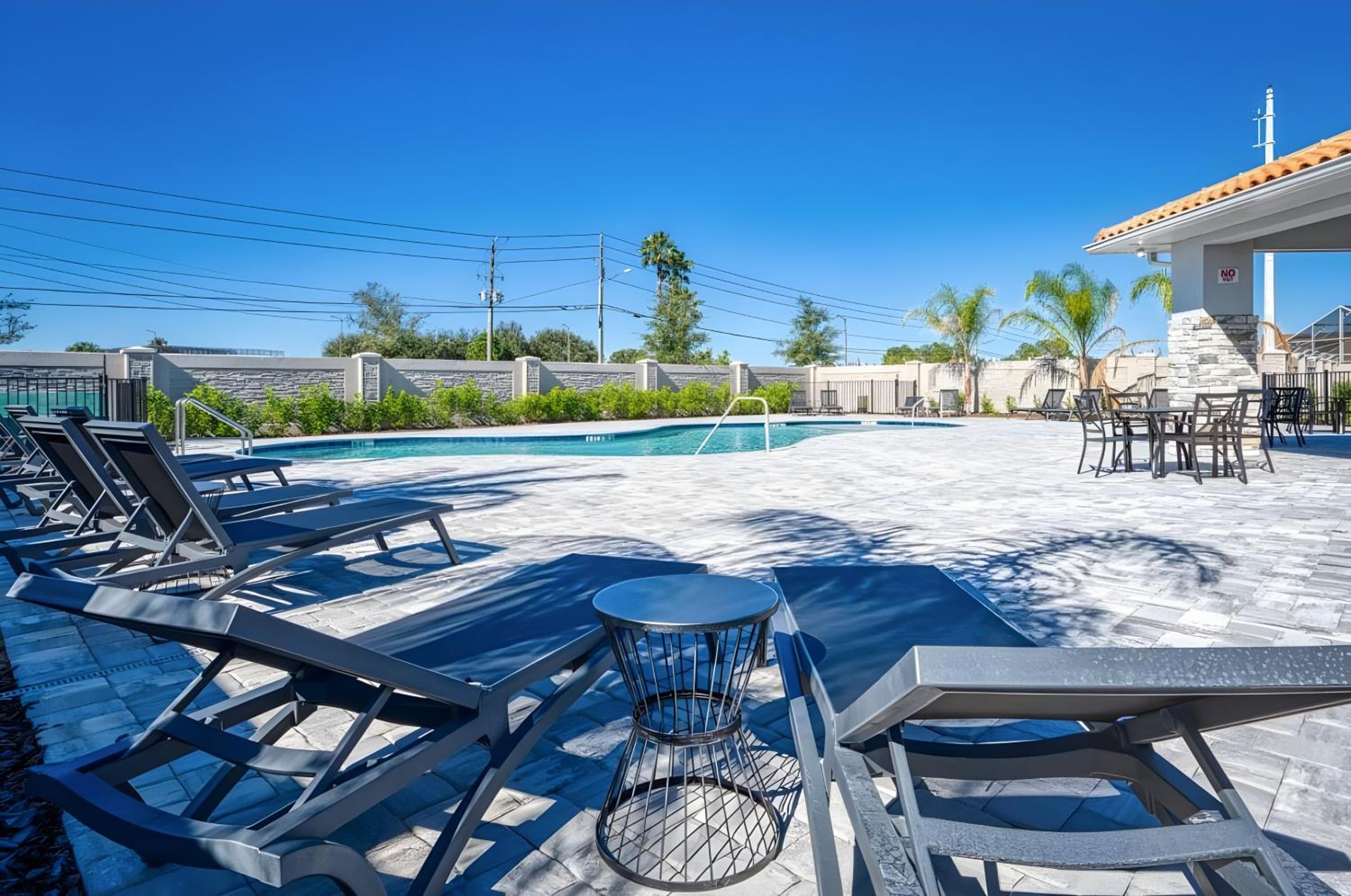 Luxury Villa 5BedroomsPool- 4 miles from Disney