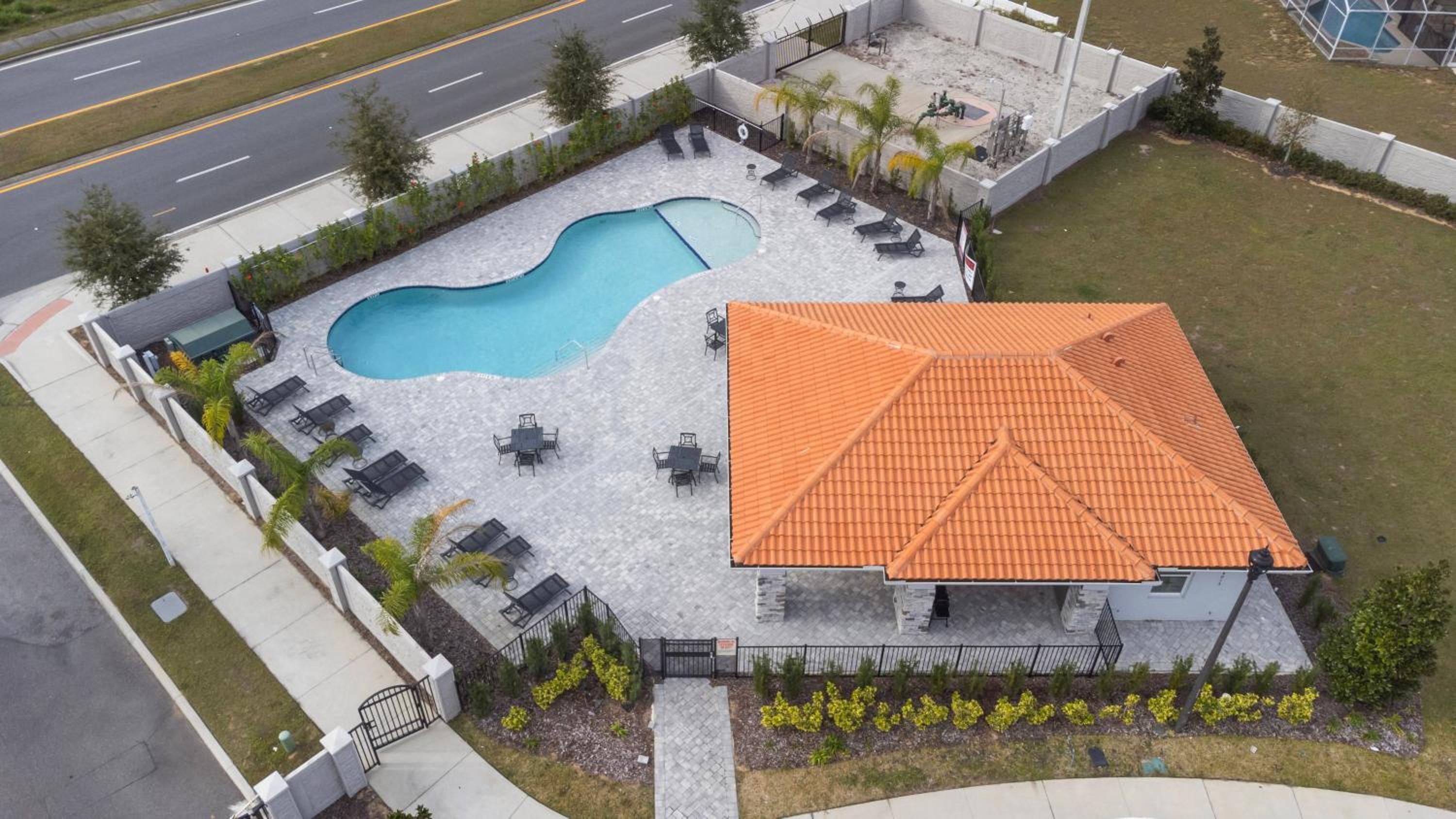 Luxury Villa 5BedroomsPool- 4 miles from Disney