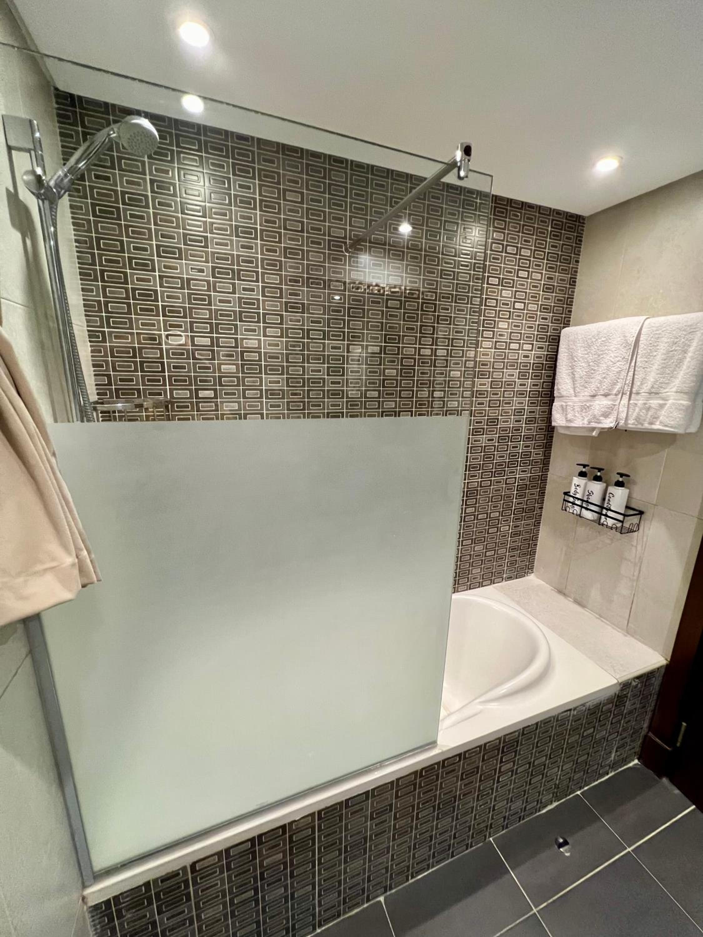 CFC Ultra Luxurious Andalusian Apt I Garden & Office