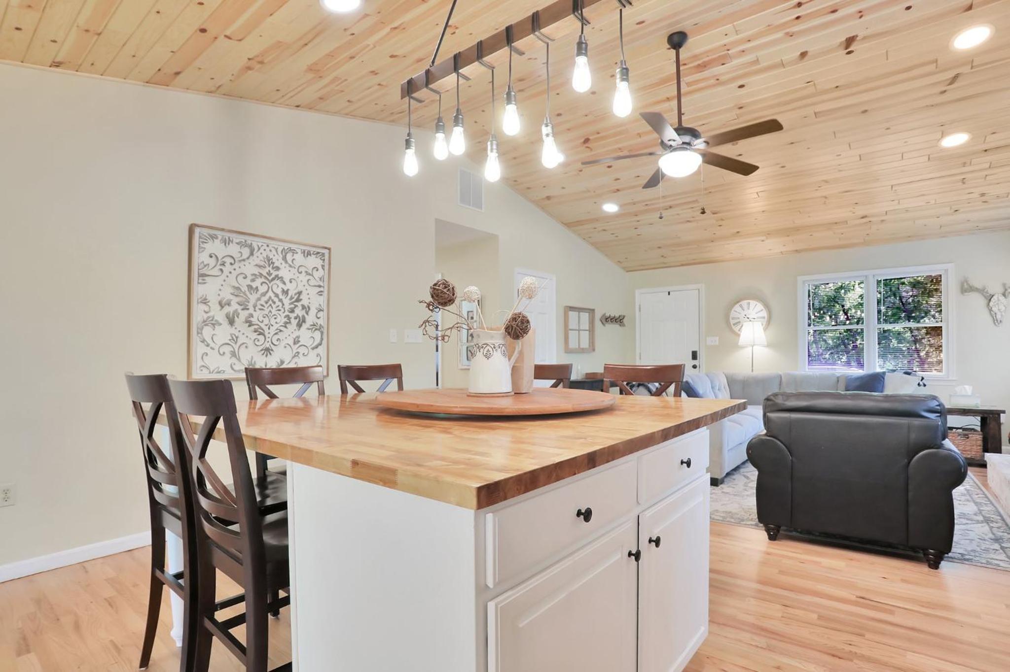 Lazy Basye Shenandoah Cabin with Hot Tub, Sleeps 10 view 2