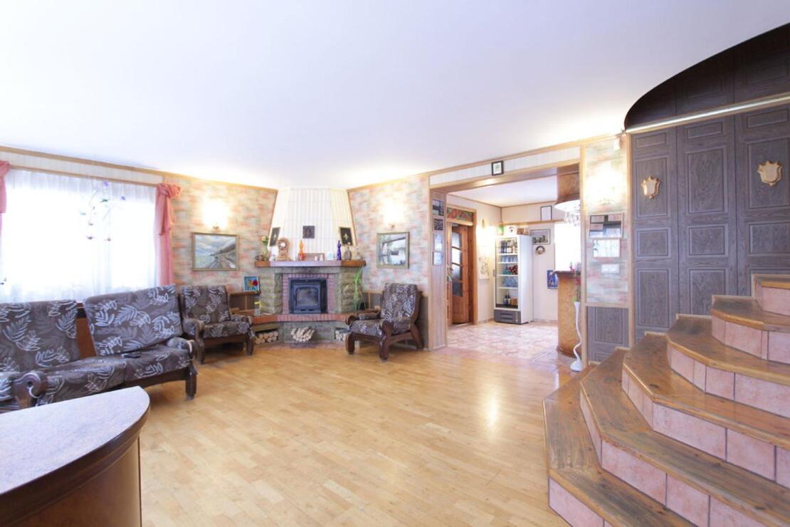 Urusel Hotel