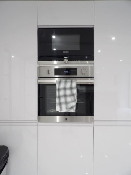 Modern 3BHK near Edinburgh zoo view 4