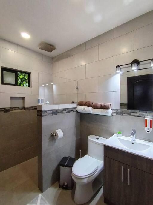 CABAÑAS REFUGIO VERDE MONTEVERDE, CASA NIEBLA MONTEVERDE, beautiful and private New Place