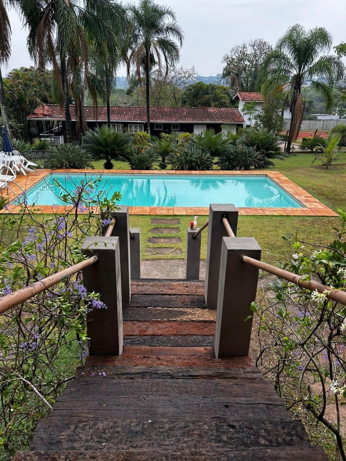 Chacara aconchegante e familiar Em Condomínio