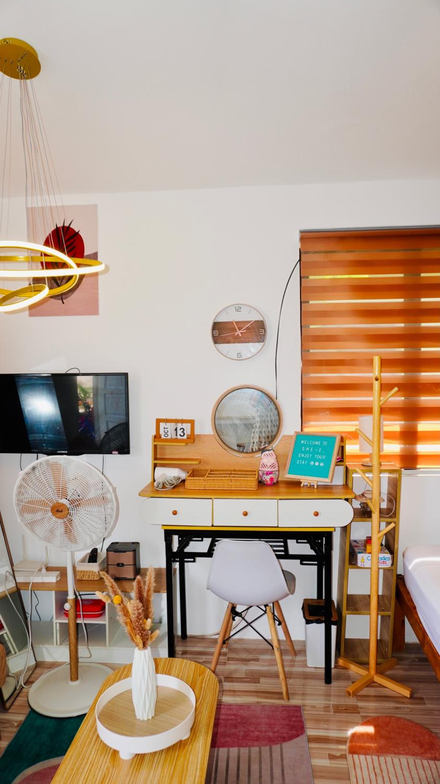 Olango Island - S&E-2 Tiny Guest House Fully Furnished with Hot Shower, Washer, Wi-Fi, Netflix & King-size Bed view 4