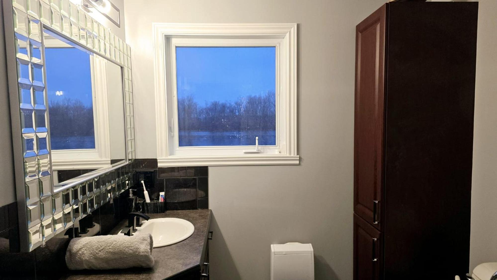 Lakefront House 25 minutes from downtown Ottawa-Gatineau