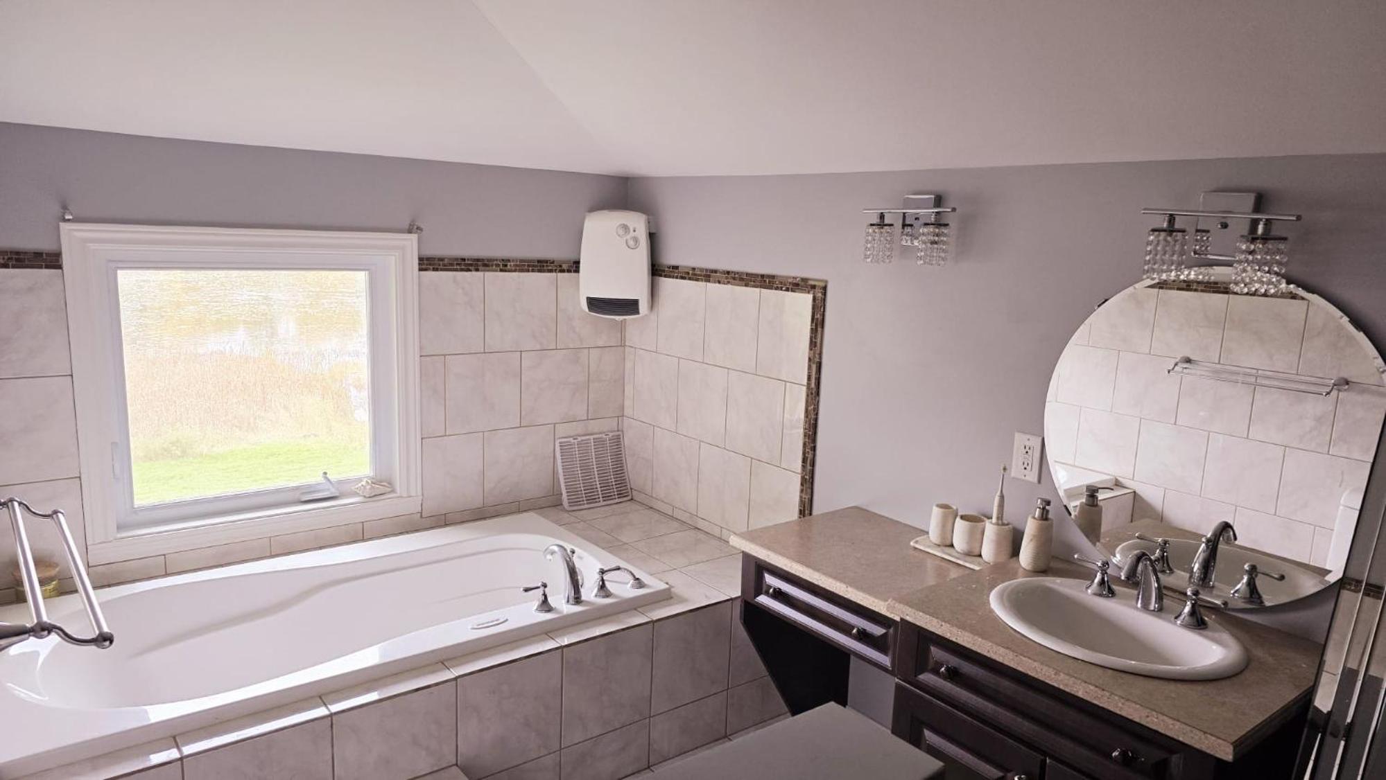 Lakefront House 25 minutes from downtown Ottawa-Gatineau