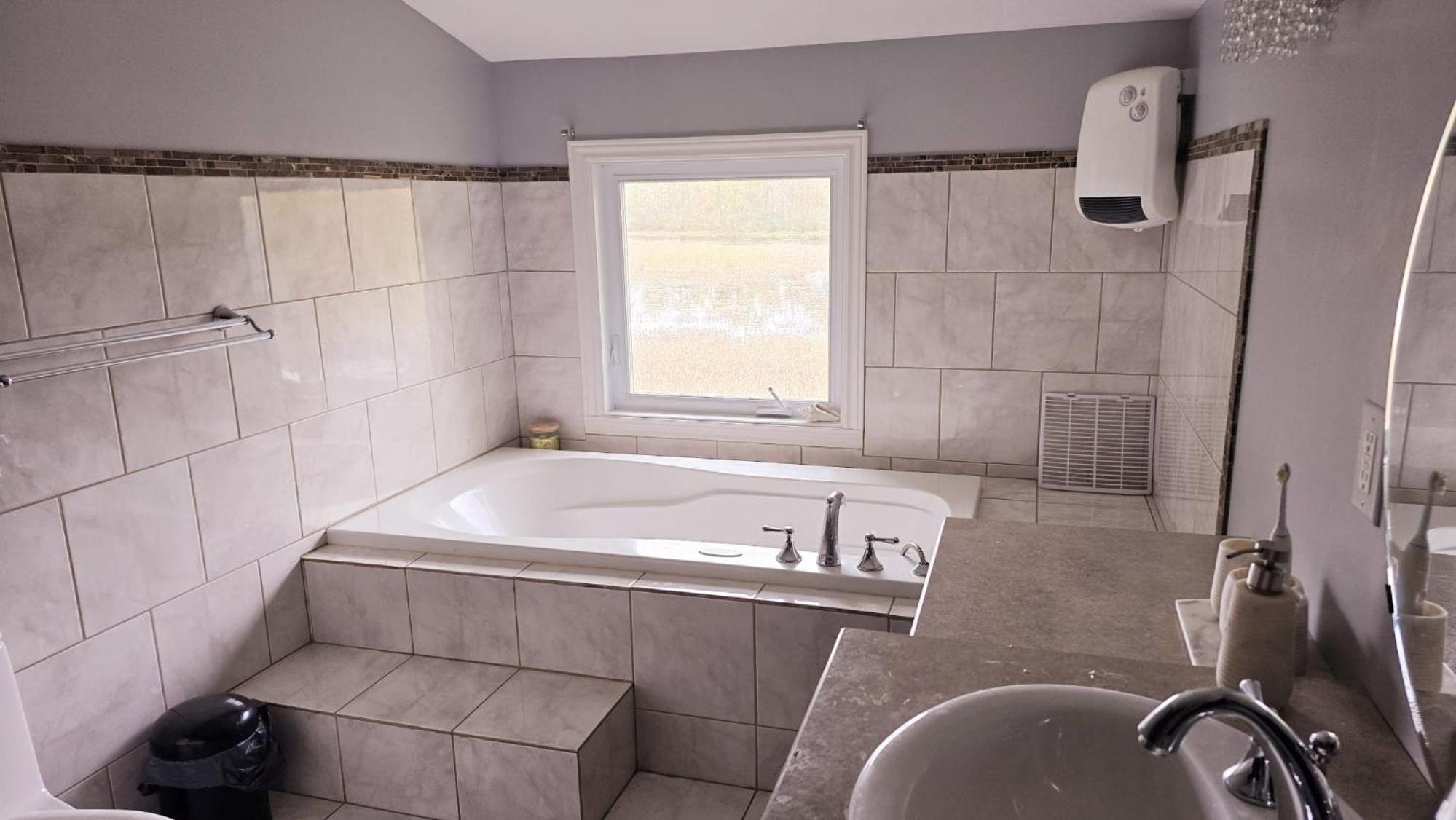 Lakefront House 25 minutes from downtown Ottawa-Gatineau