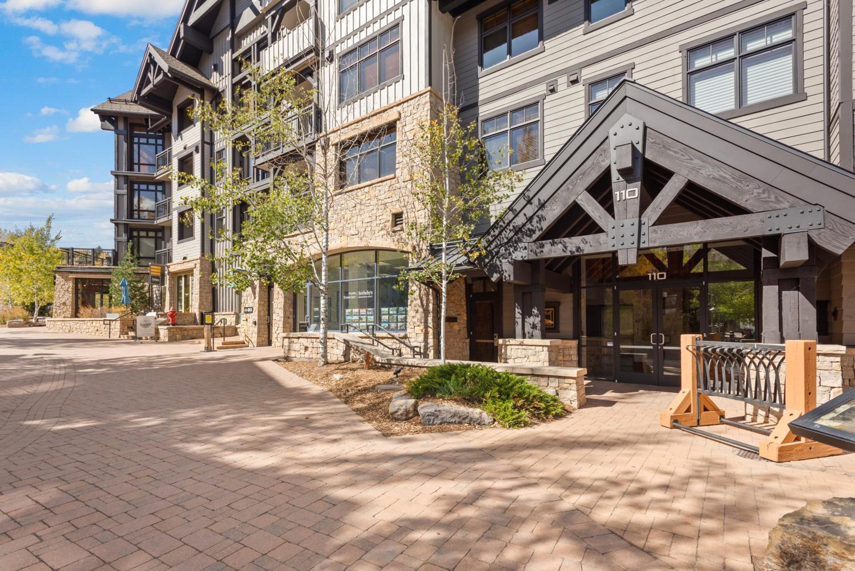 Hotel Deluxe Ski-inski-out Haven In Snowmass Village