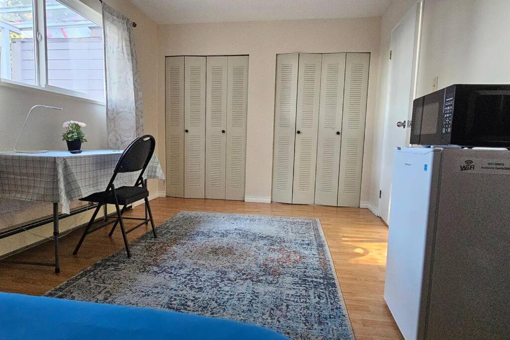 Sunny, comfort & spacious, room in West Vancouver