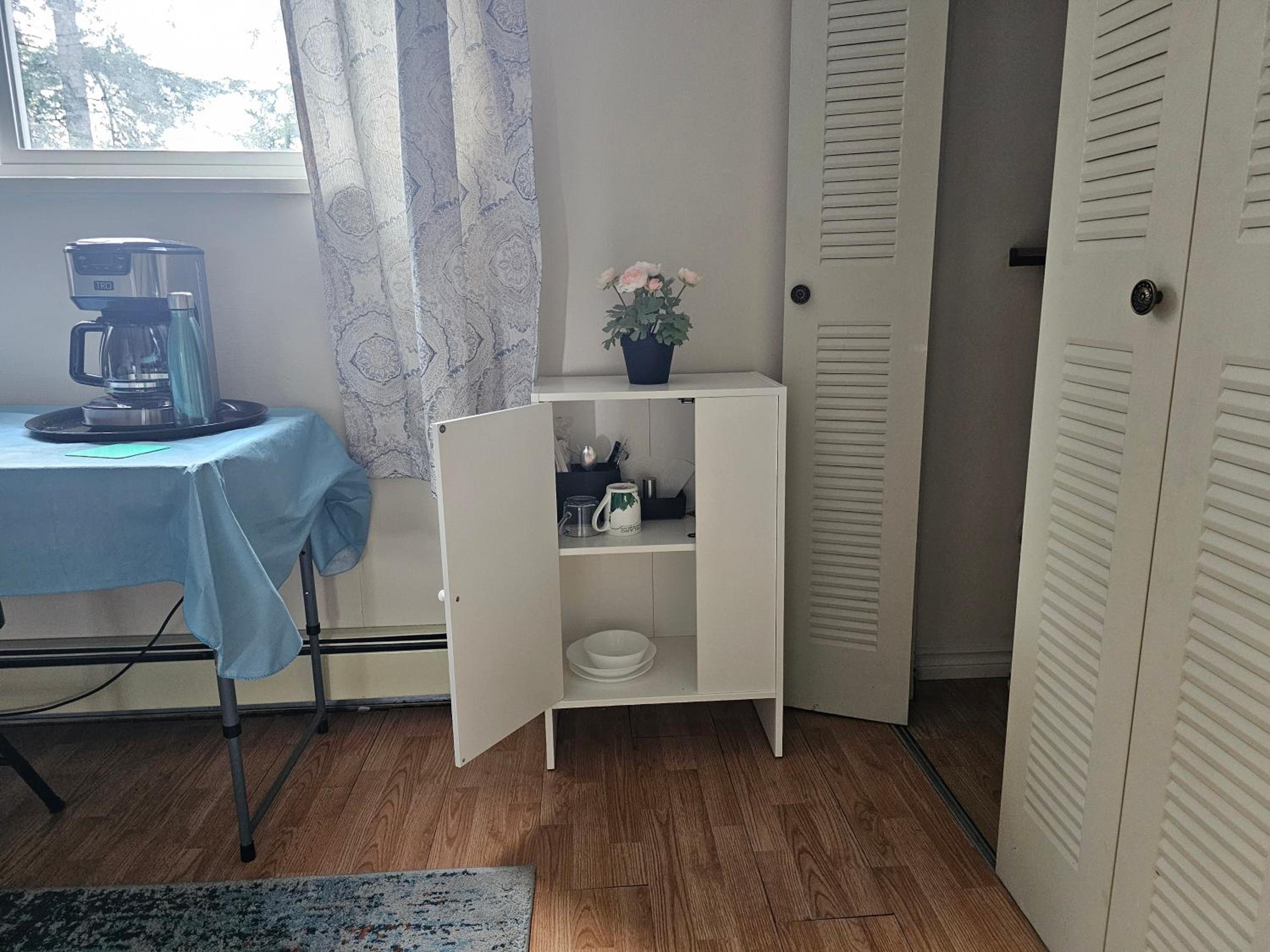 Sunny, comfort & spacious, room in West Vancouver