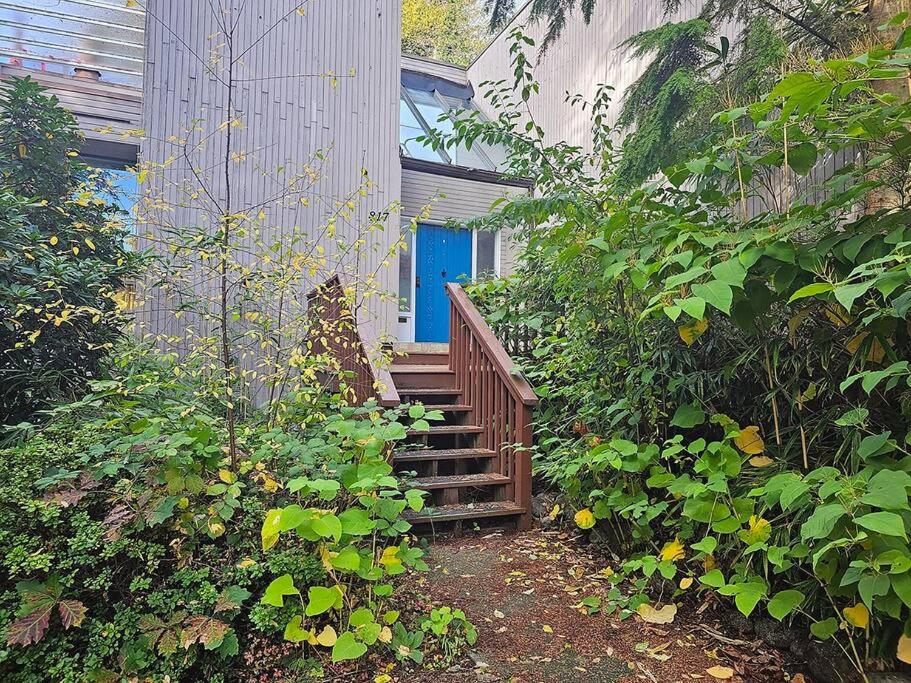 Sunny, comfort & spacious, room in West Vancouver