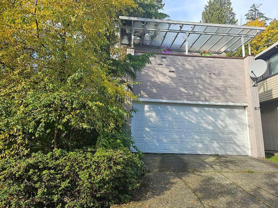 Sunny, comfort & spacious, room in West Vancouver
