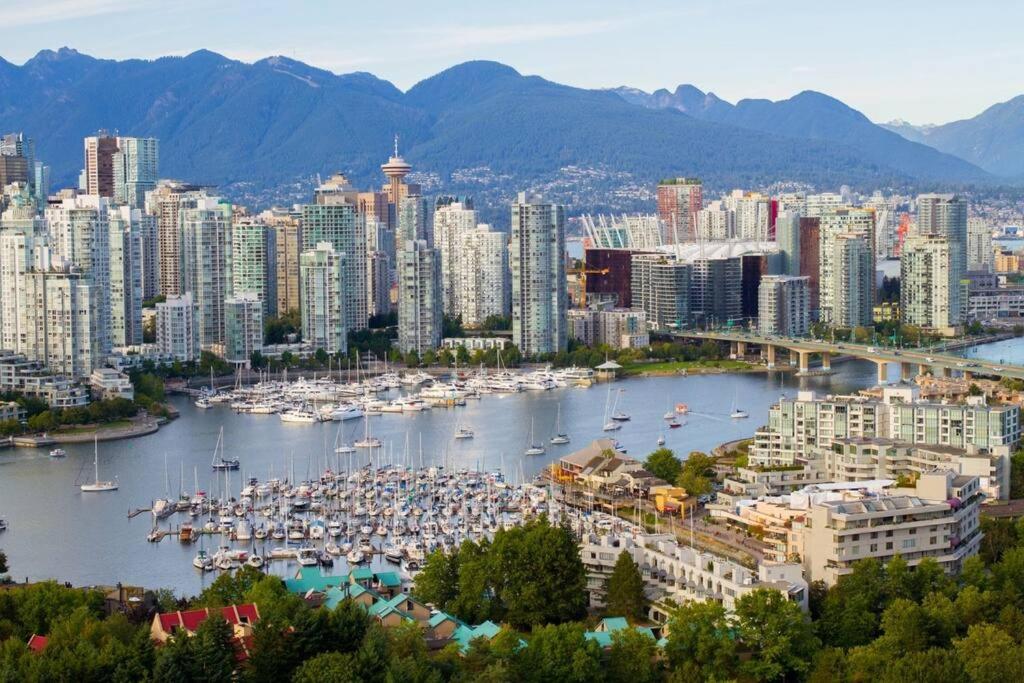 Sunny, comfort & spacious, room in West Vancouver