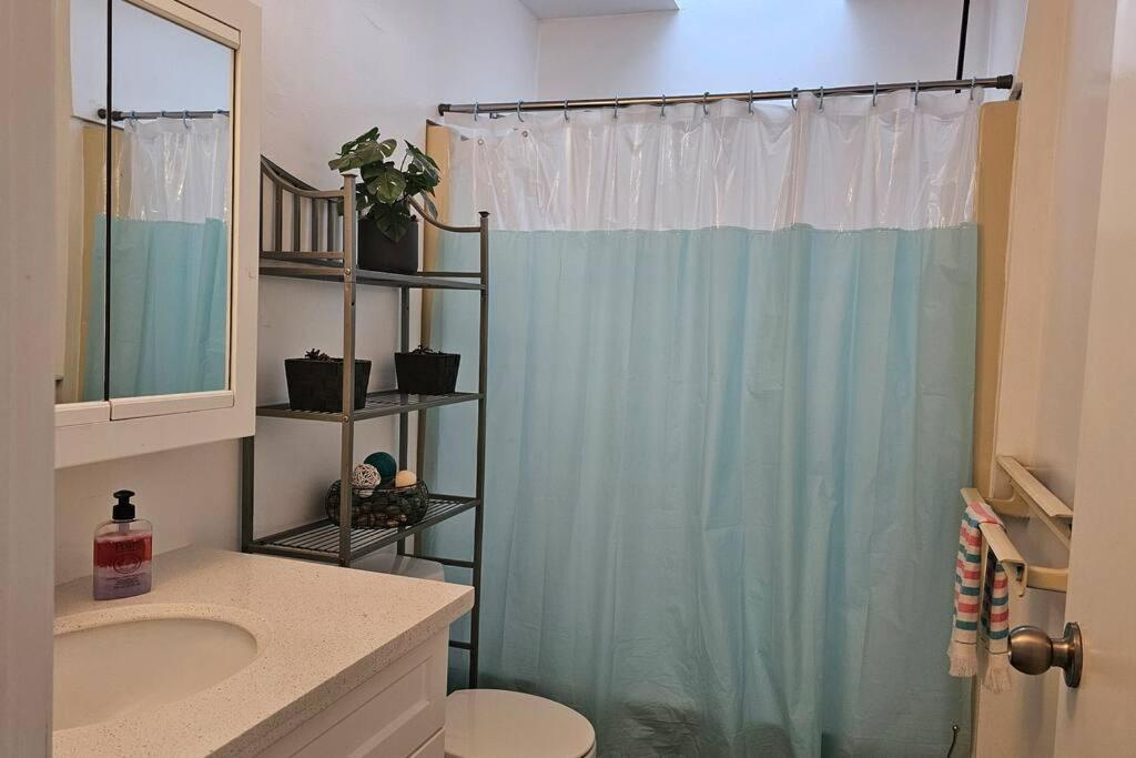 Sunny, comfort & spacious, room in West Vancouver
