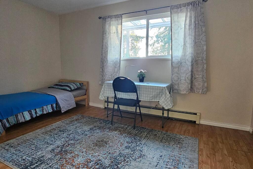 Sunny, comfort & spacious, room in West Vancouver