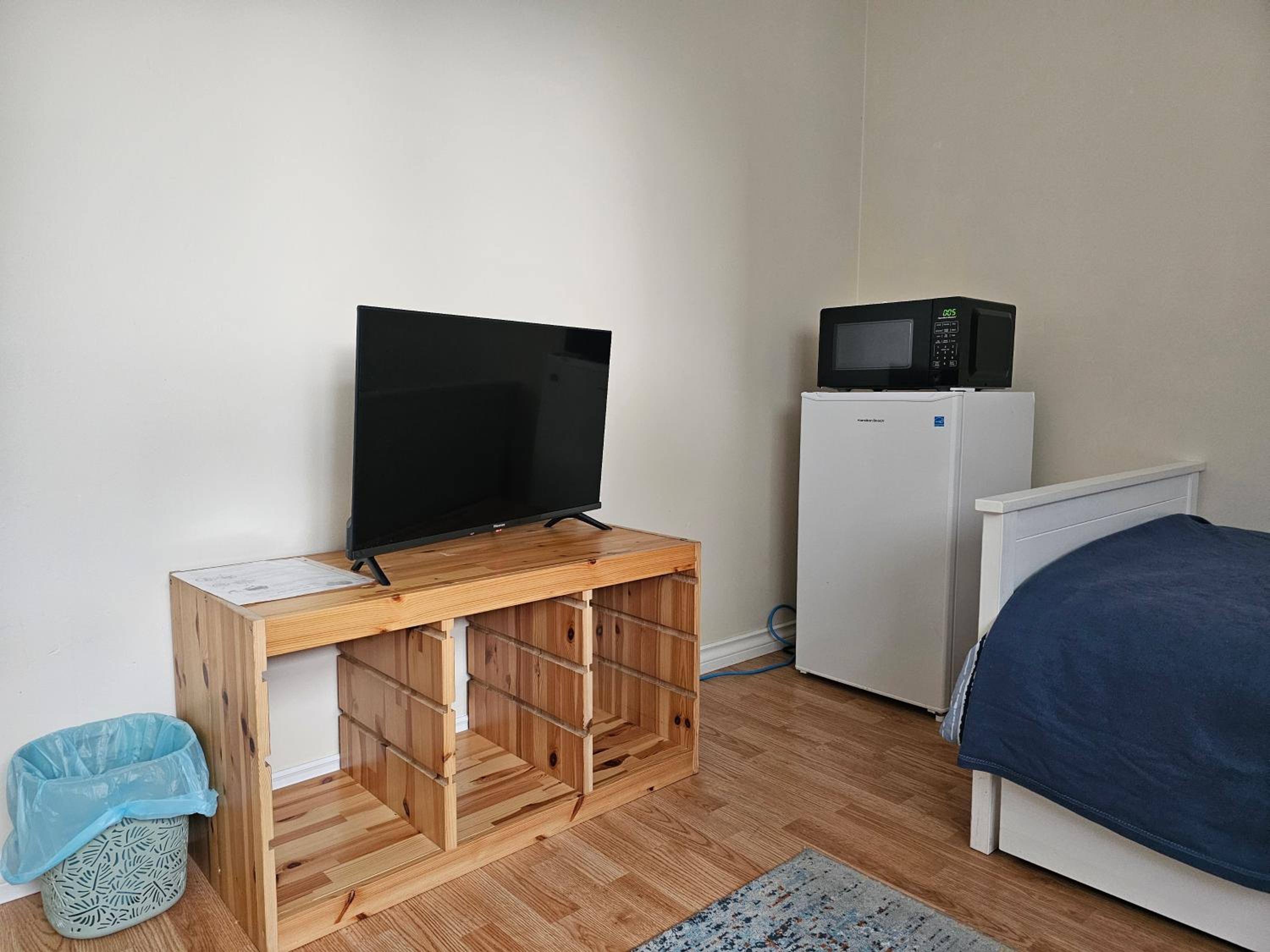 Sunny, comfort & spacious, room in West Vancouver