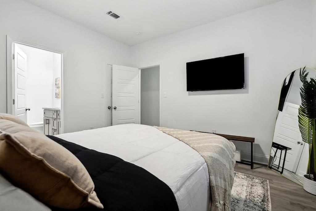 15 Bedrooms in the Heart of NOLA view 2