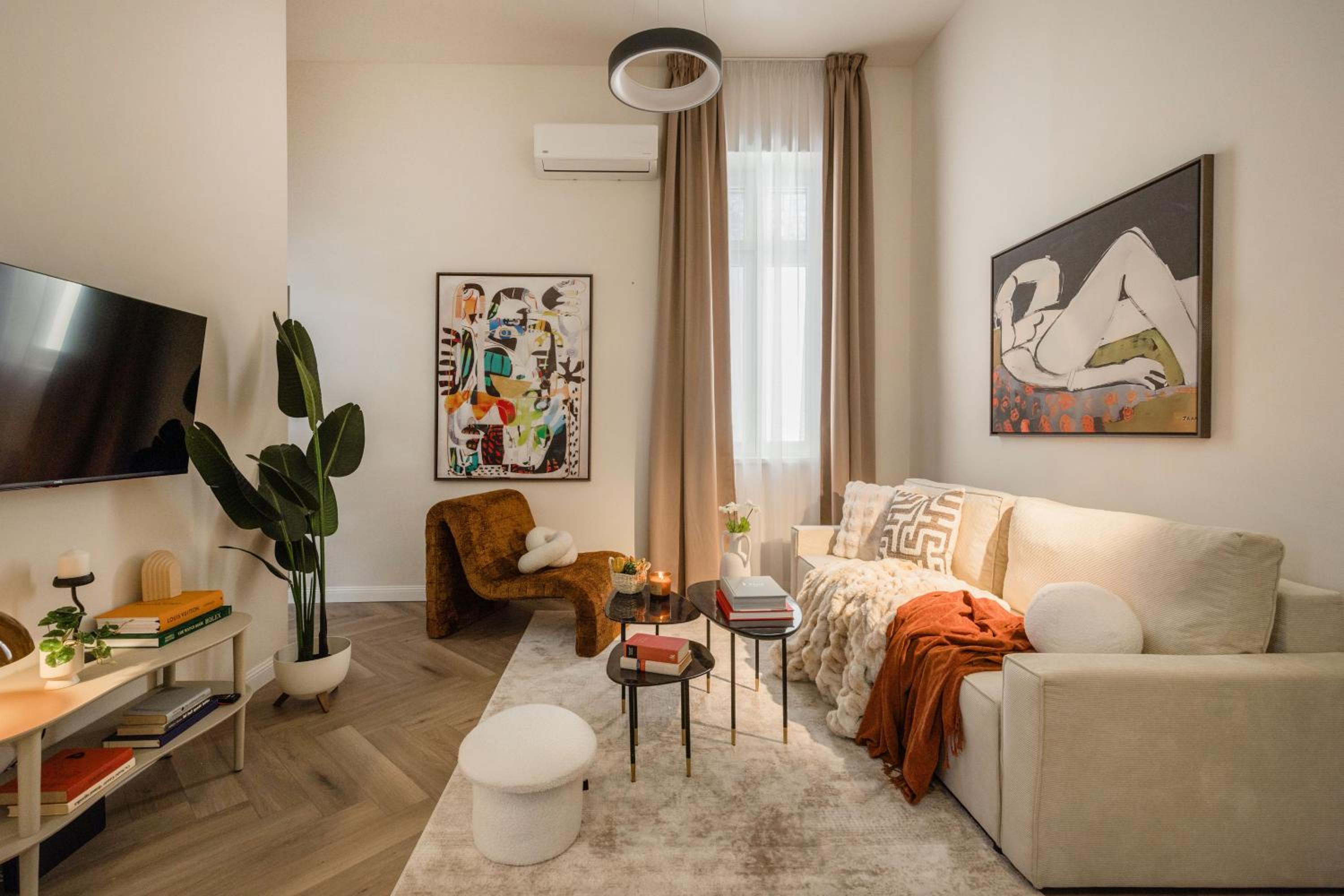 Luxury Art Deco Apartment Near Hungarian Parliament view 3