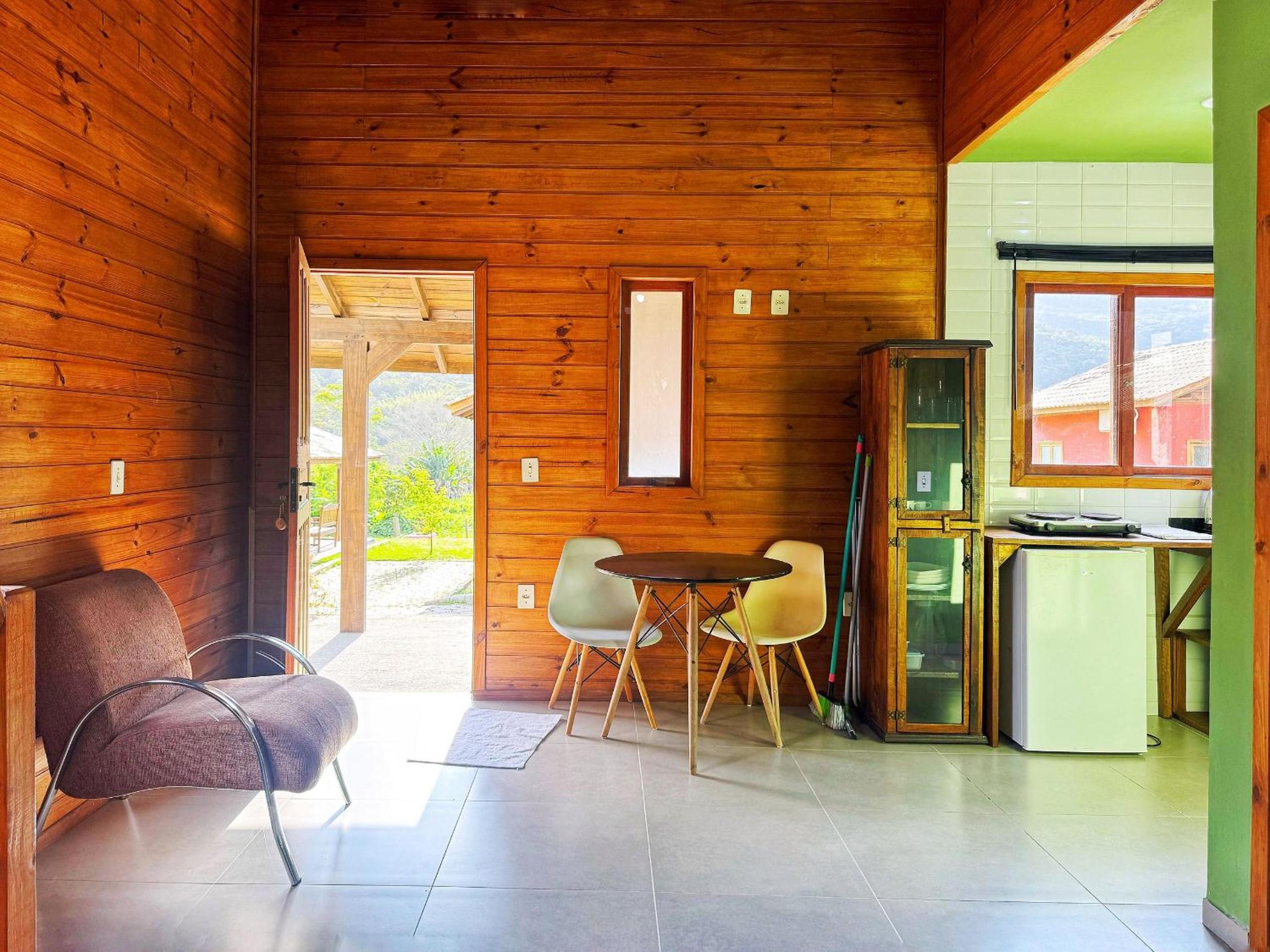 Cabanas aconchegantes. Desfrute da natureza e praia