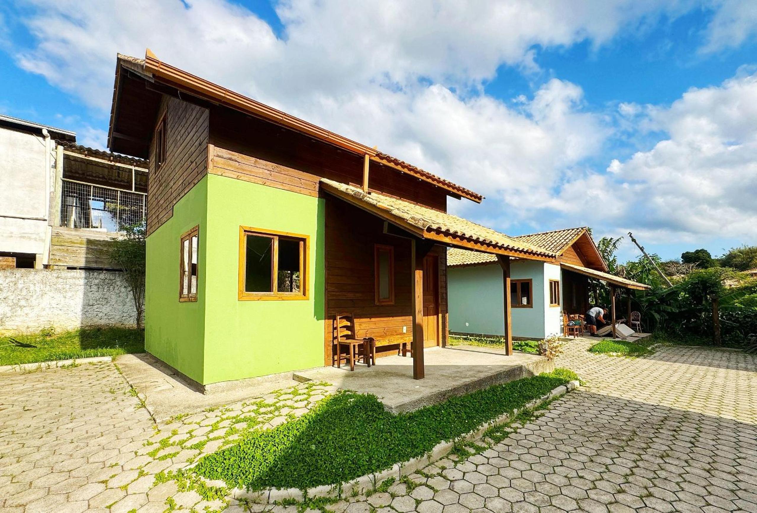 Cabanas aconchegantes. Desfrute da natureza e praia