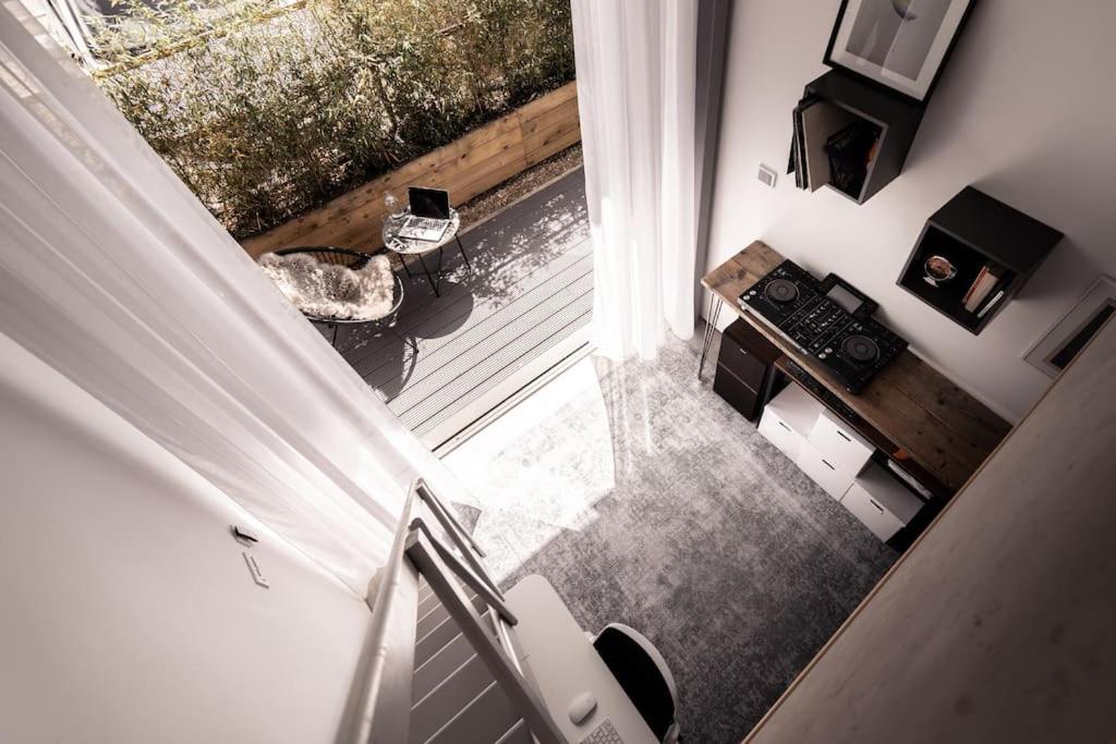 'Skyline' - Award Winning, Grand Designs House near Bicester Village view 3
