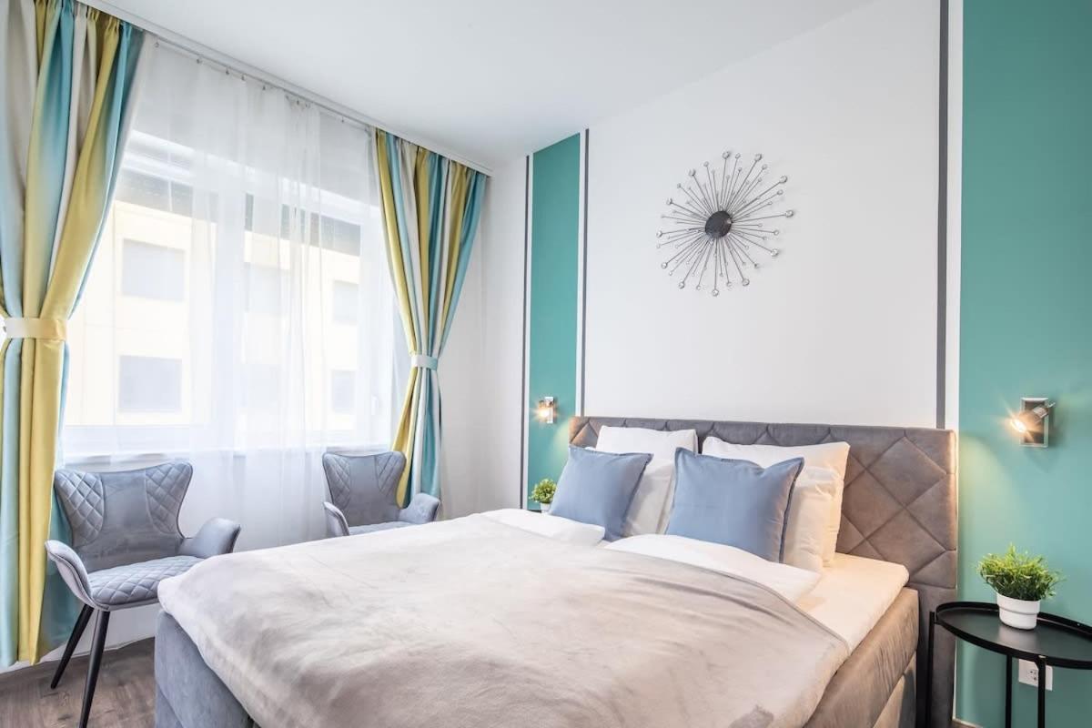 Brand NEW - Modern & Comy At River