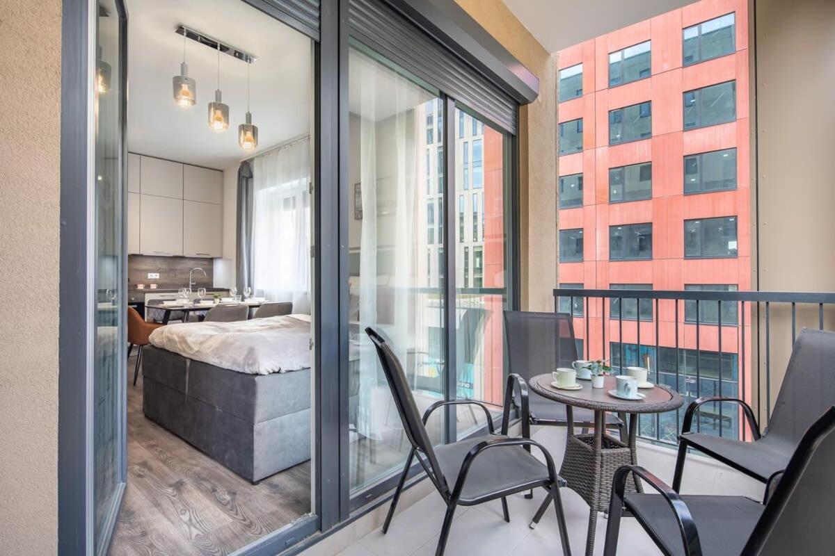 Brand NEW - Modern & Comy At River
