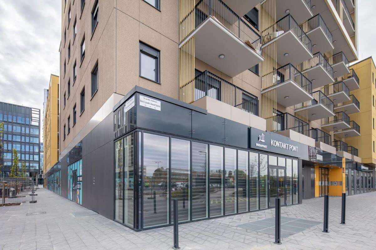 Brand NEW - Modern & Comy At River