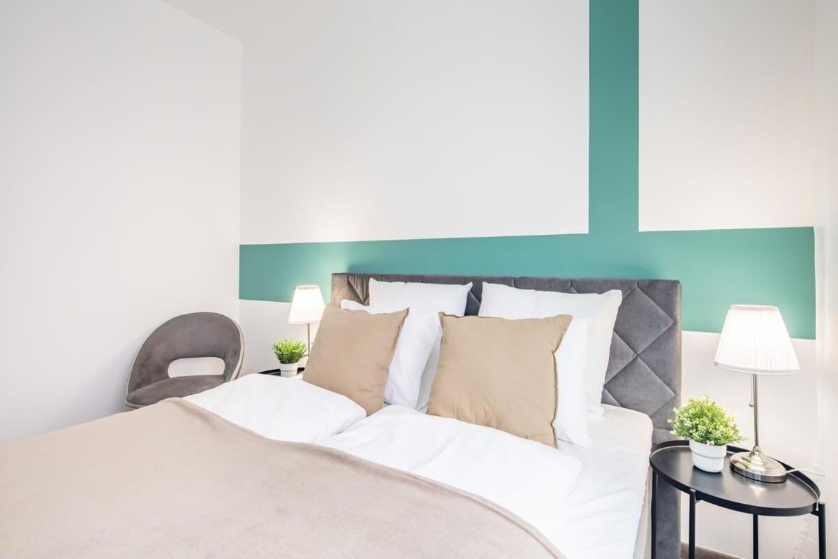 Brand NEW - Modern & Comy At River