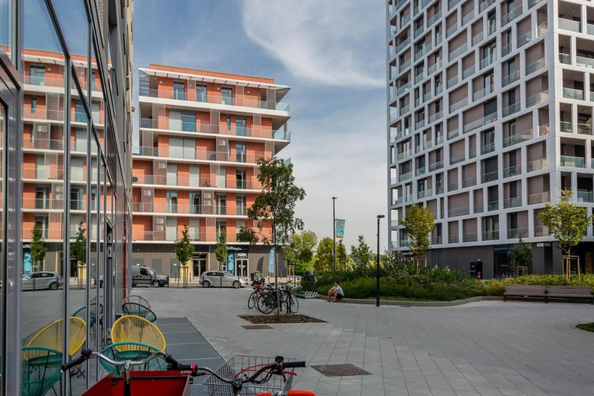 Brand NEW - Modern & Comy At River