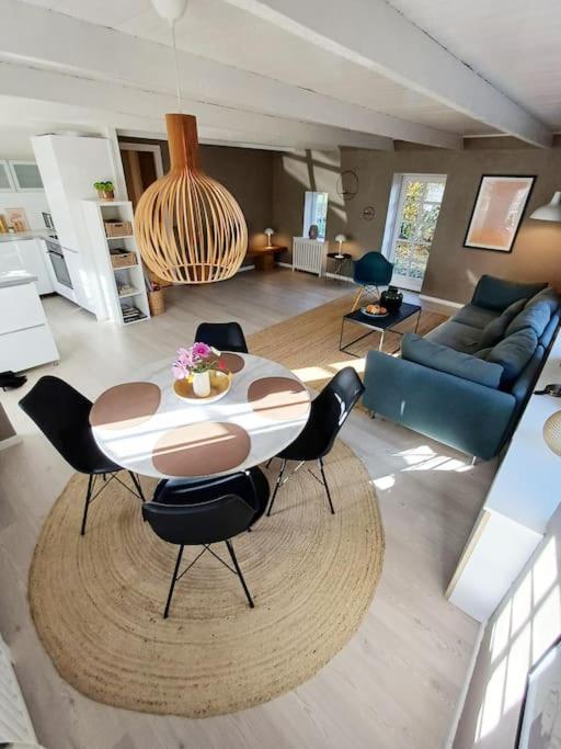 Unique and Charming 2 Bedroom Apartment with Free Parking