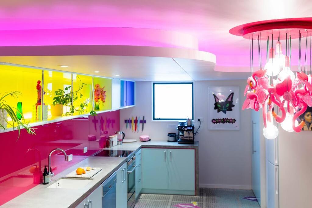 Designers dream, Tokyo pop art apartment with courtyard, fire & views view 4