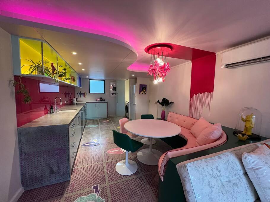 Designers dream, Tokyo pop art apartment with courtyard, fire & views view 5