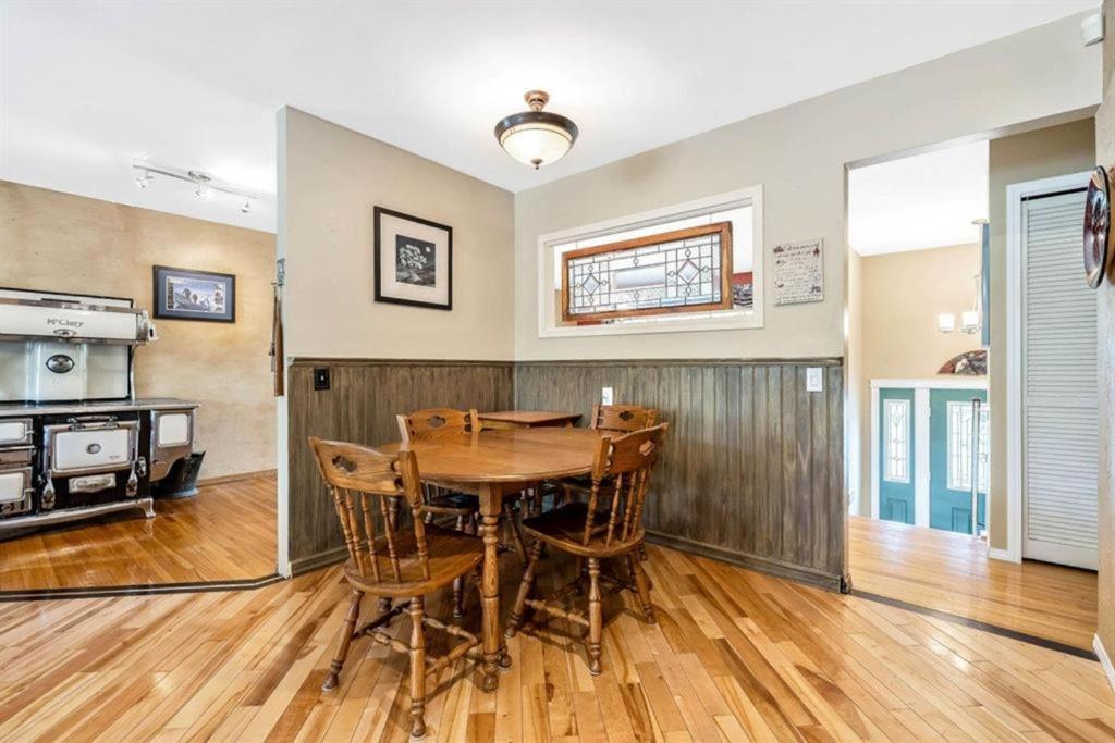 Beautiful Room Close to Mall