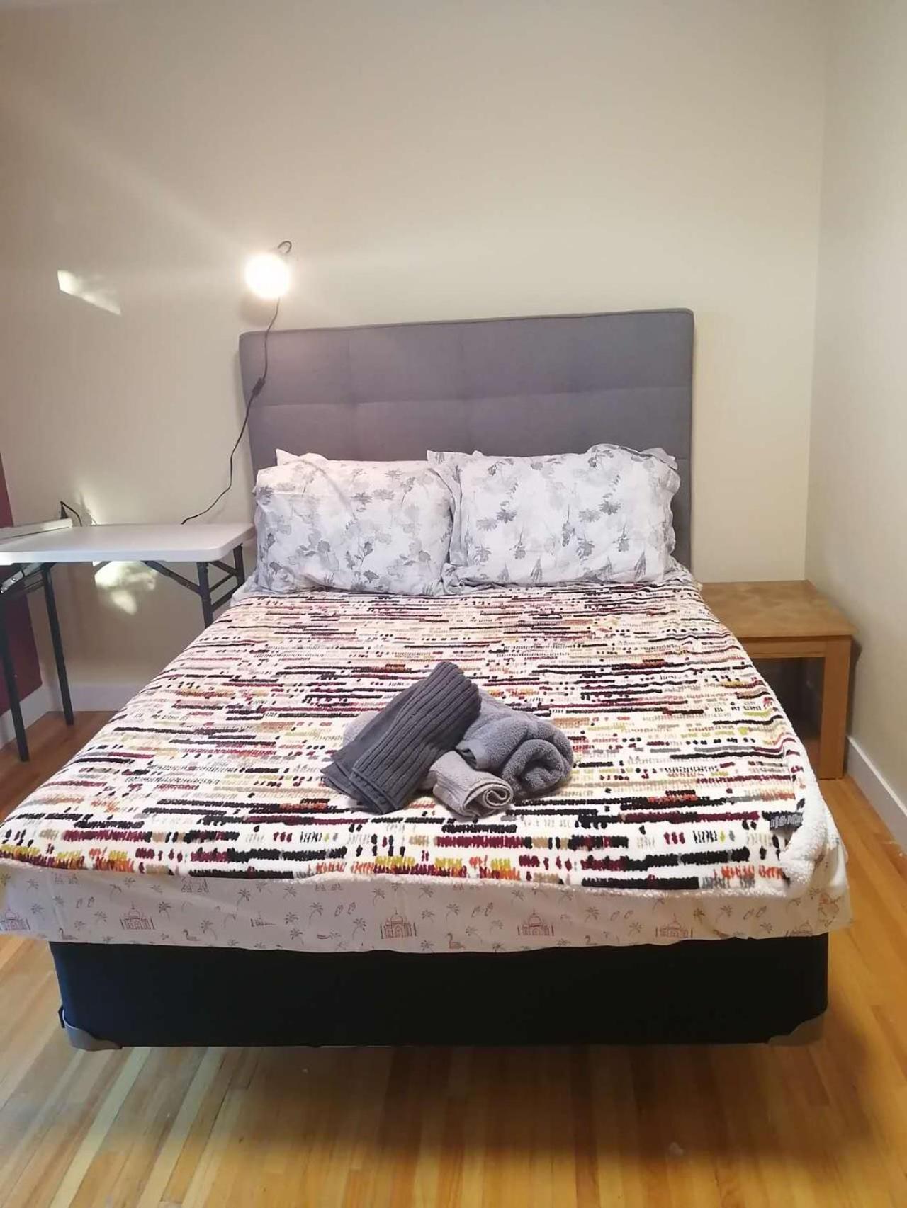 Beautiful Room Close to Mall