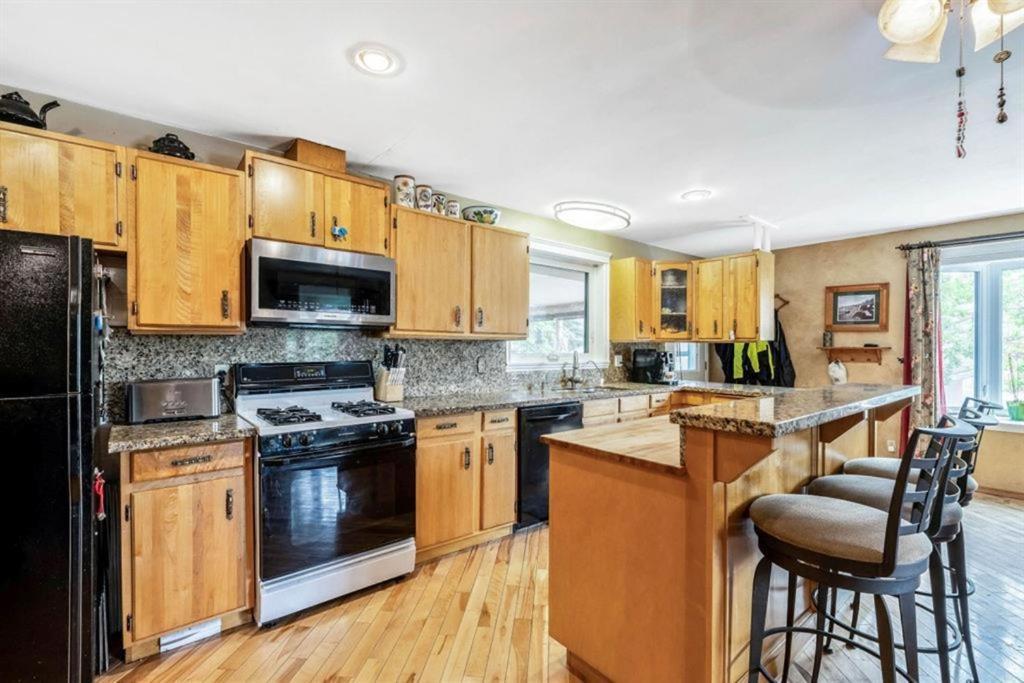 Beautiful Room Close to Mall