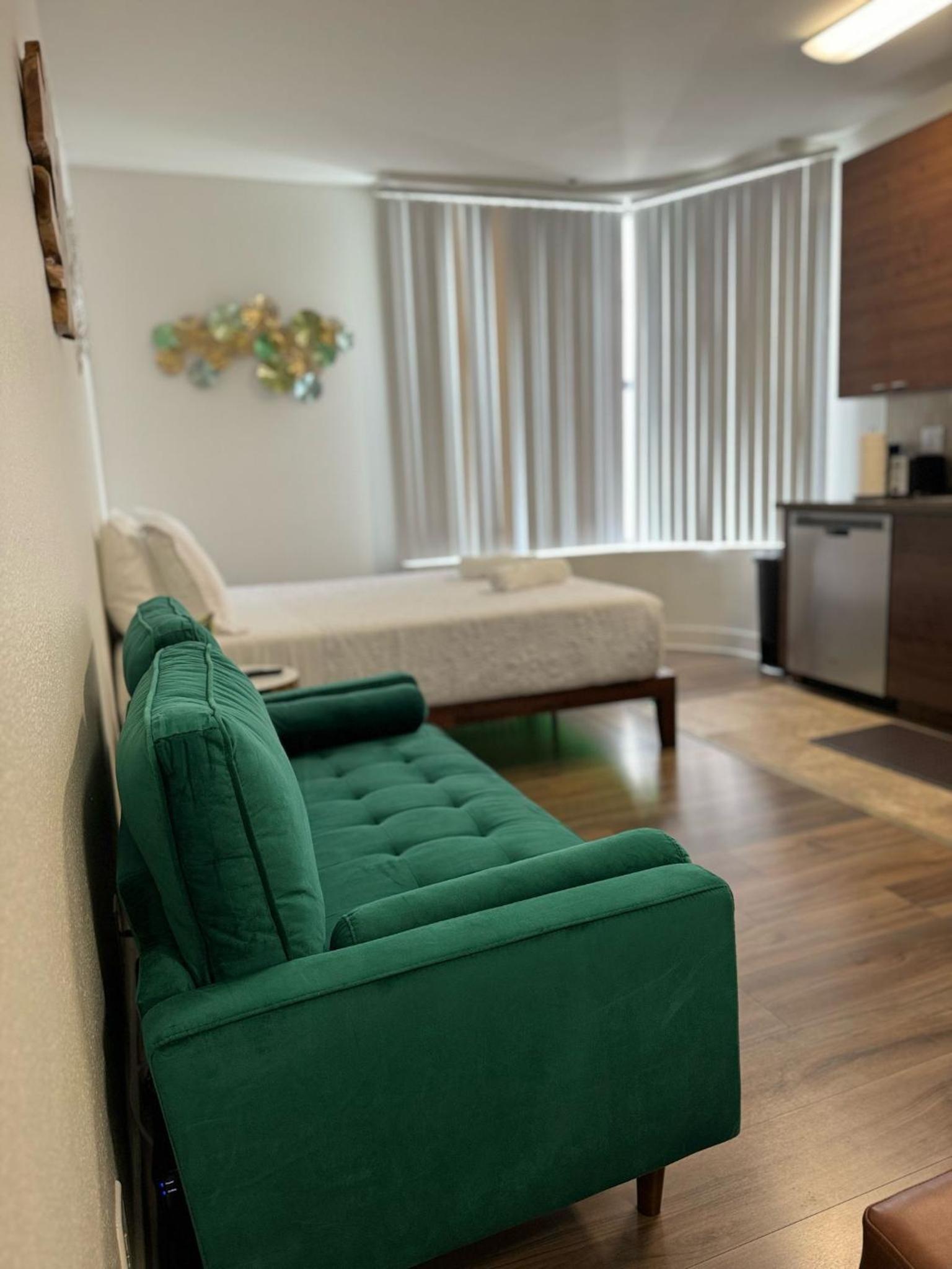 Exclusive Suites in MDR-Venice with Pool, GYM & HotTub