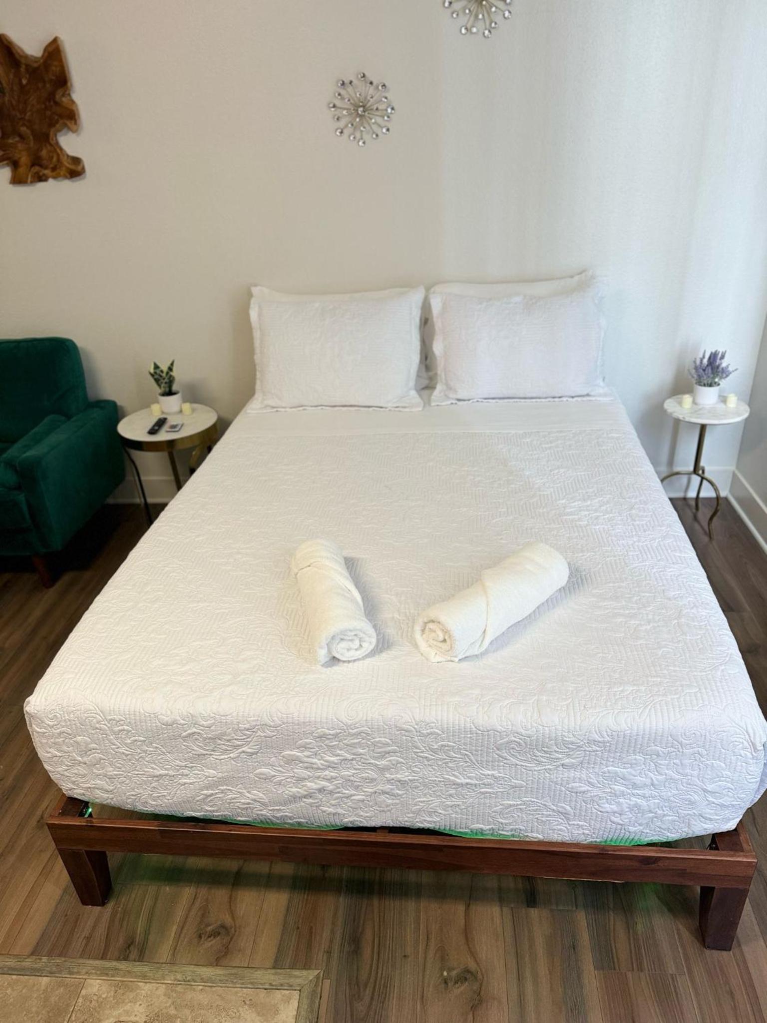 Exclusive Suites in MDR-Venice with Pool, GYM & HotTub